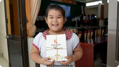 Trao 320 suất học bổng cho học sinh tỉnh Bến Tre và Tiền Giang