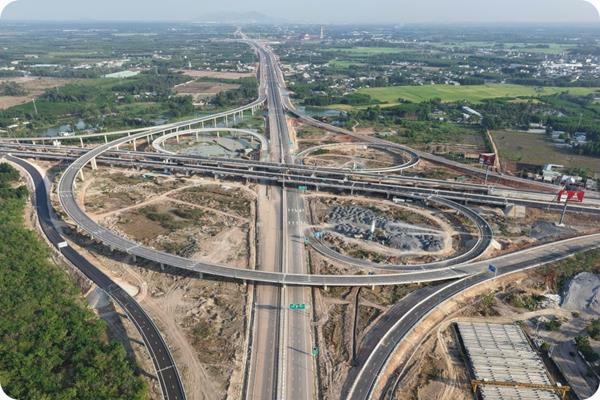 Cao tốc Biên Hòa – Vũng Tàu vào giai đoạn nước rút: Tăng tốc hoàn thiện, sẵn sàng thông xe