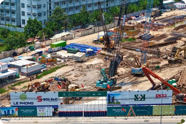 Cập nhật tiến độ The Emerald Garden View ngày 18/03: Công trường thi công phần móng và hầm