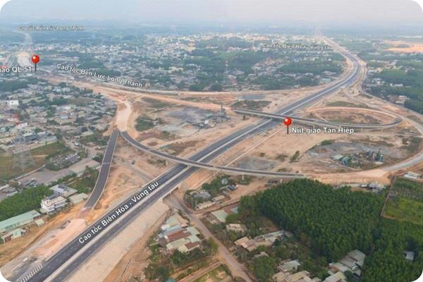 Nút giao cao tốc Bến Lức – Long Thành còn vướng mặt bằng: Điểm nghẽn trước ngày thông xe