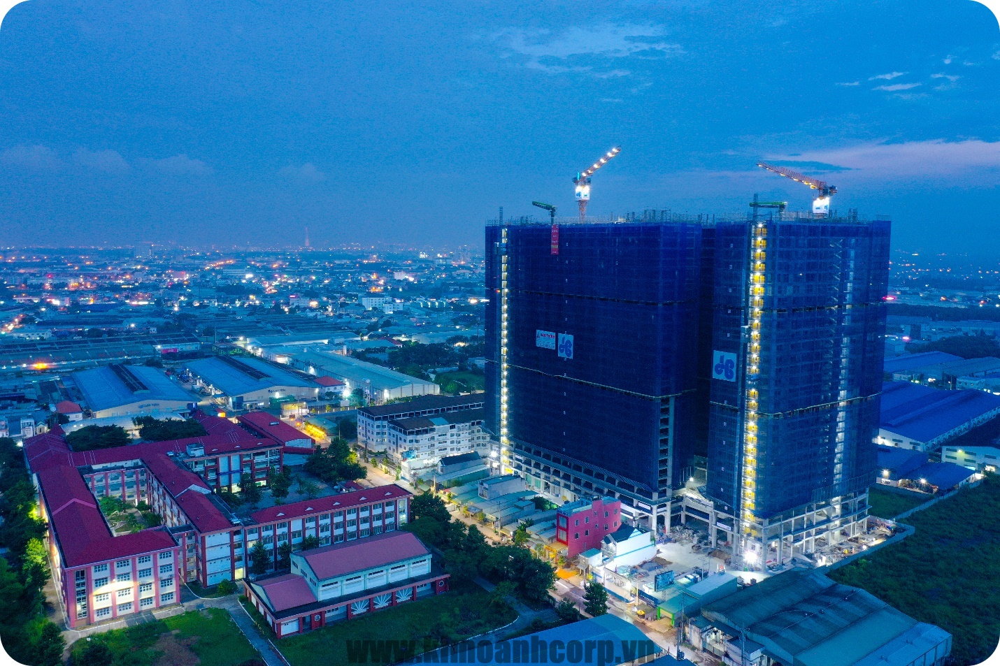 Dự án Căn Hộ Legacy Central - Chung Cư Thuận Giao của Kim Oanh Group có tiến độ xây dựng nhanh chóng, cất nóc vượt kế hoạch.