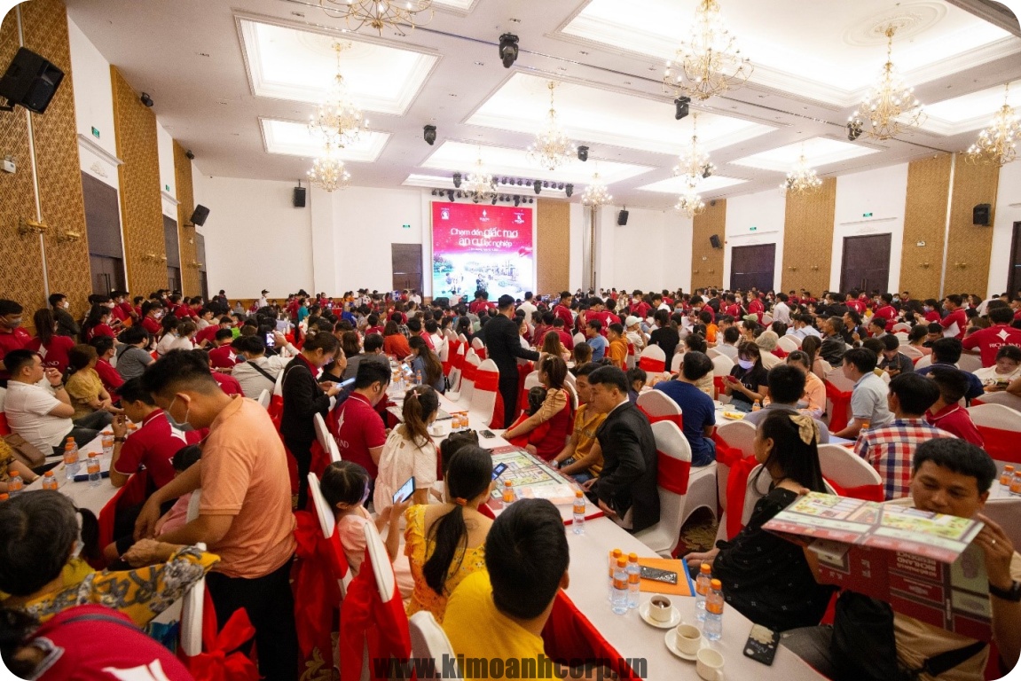 Hơn 500 khách hàng đã tham gia sự kiện “Chạm tới giấc mơ an cư lạc nghiệp” được Kim Oanh Group tổ chức sáng nay