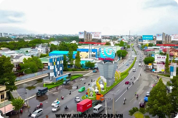 QL13 (Quốc lộ 13) được mở rộng đoạn từ cổng chào Vĩnh Phú đến giao lộ Lê Hồng Phong.
