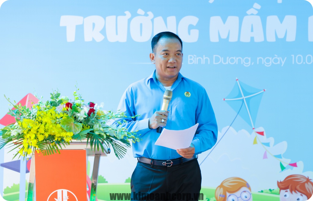 Ông Đặng Trung Dũng - Phó Chủ tịch LĐLĐ tỉnh Bình Dương phát biểu tại buổi lễ.