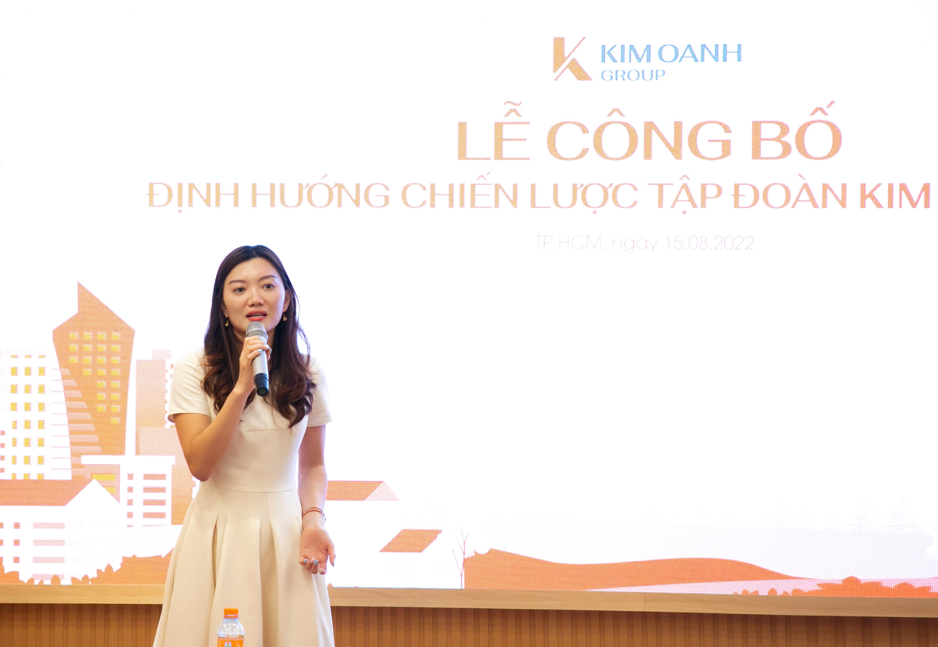 Bà Nguyễn Ngọc Ánh – Phó Chủ tịch HĐQT Kim Oanh Group phát biểu tại buổi lễ.