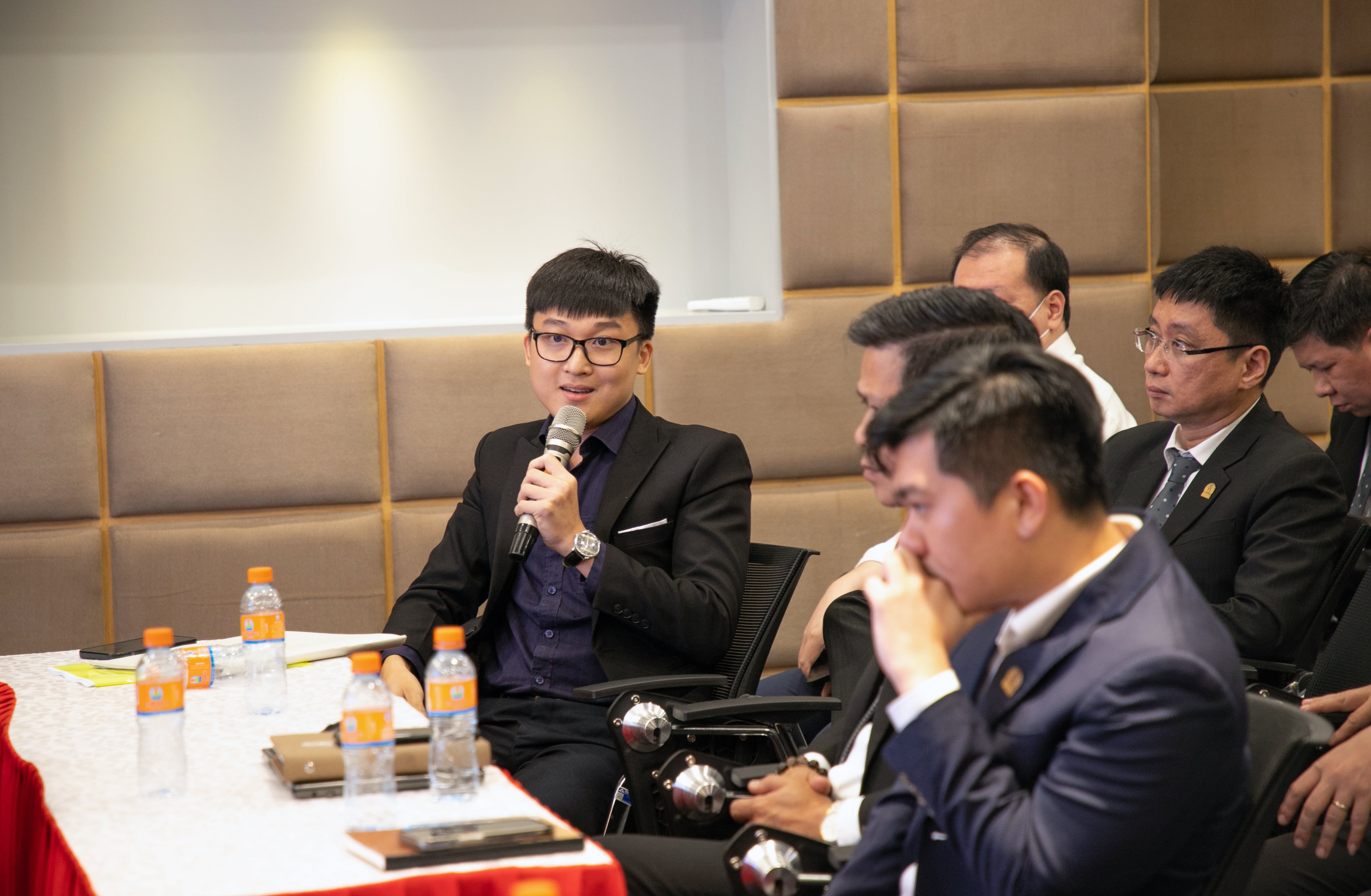 Ông Nguyễn Phú Đức – Thành viên HĐQT, Giám đốc Quỹ Từ thiện Kim Oanh nêu ý kiến tại buổi lễ.