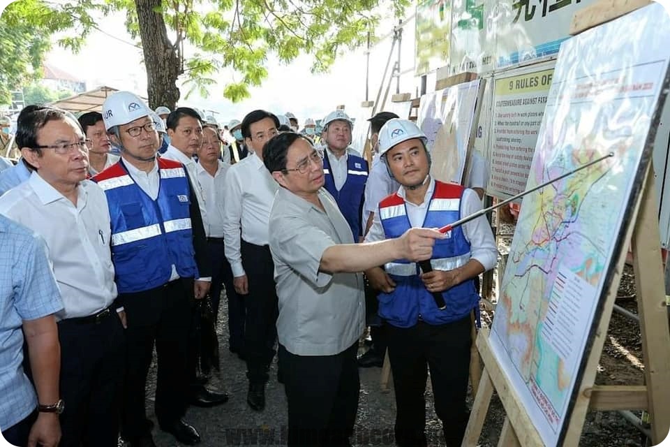 Thủ tướng Phạm Minh Chính thị sát tuyến metro số 1 TP.HCM sáng 27/07.