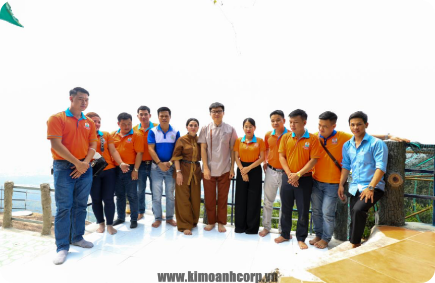 Đoàn thiện nguyện Kim Oanh chinh phục thành công đỉnh núi Thị Vải.